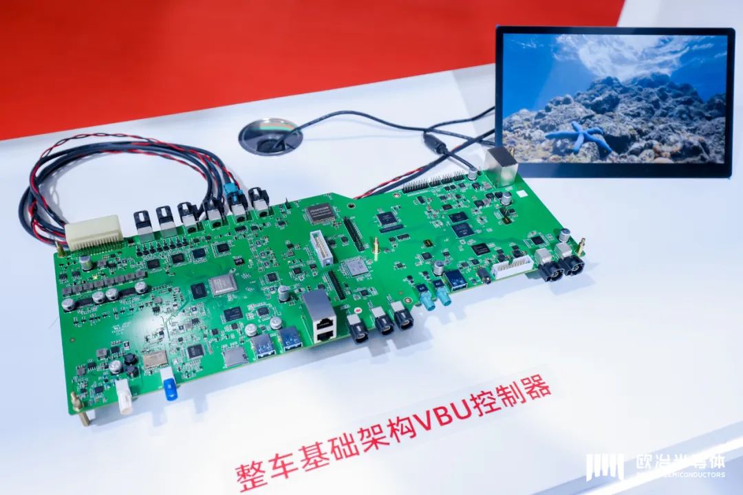 “中央+区域	”架构破局，国产AI SoC芯片重磅抢市